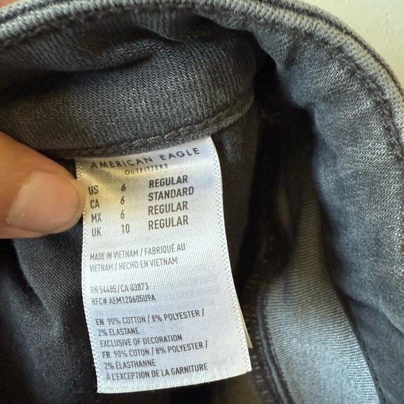 AEO Distressed Gray Women Jeans - Picture 3 of 7